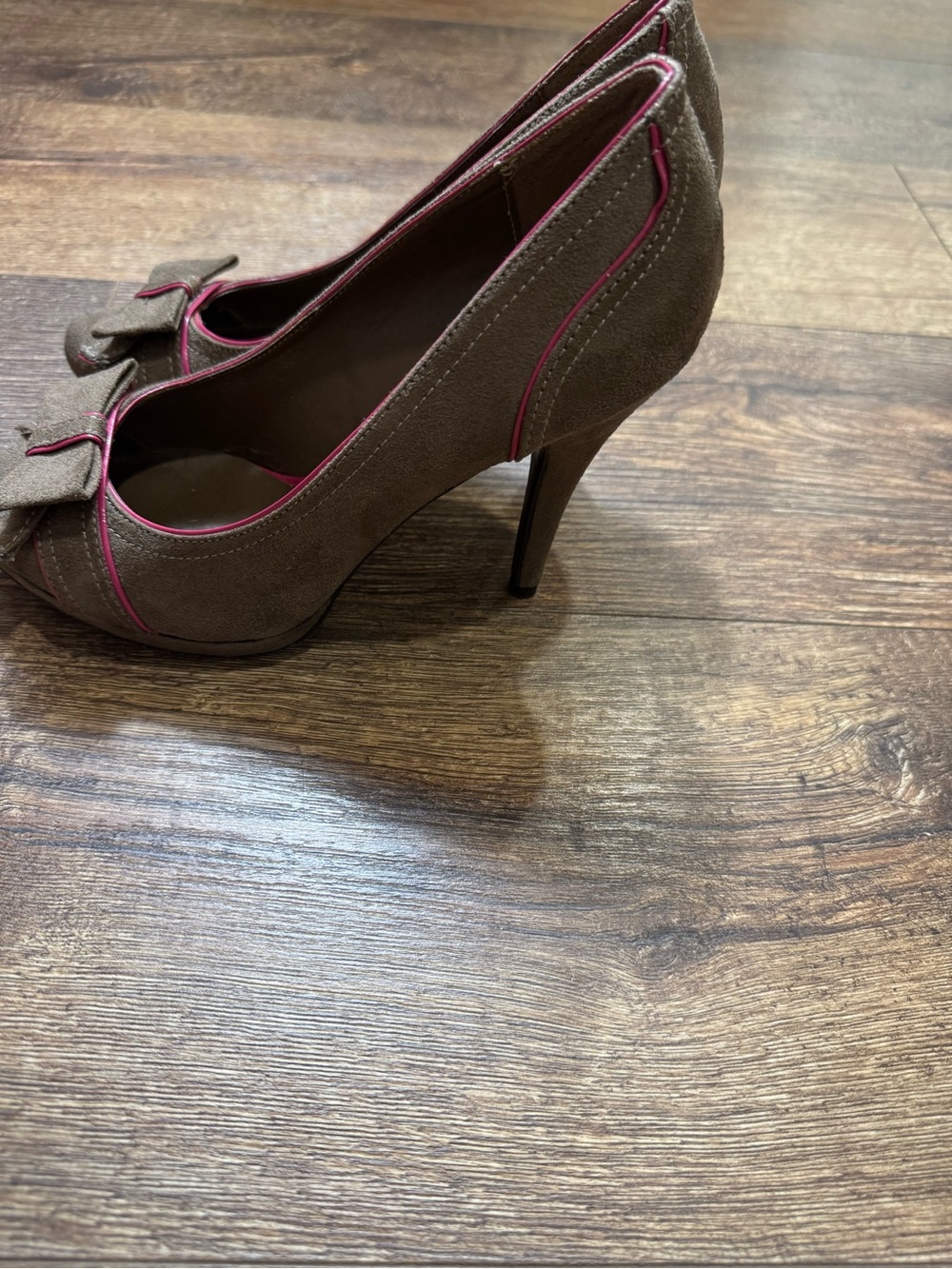 Limelight Brown Suede 4” Stiletto Heels Bow Pink Trim Size 8 - Picture 6 of 9